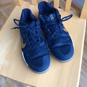 Nike Kyrie 3 Basketball Shoes, Size 6